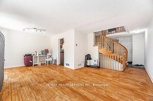 Photo 8 of 120 Leeward Drive, Brampton, Westgate — HOMEH