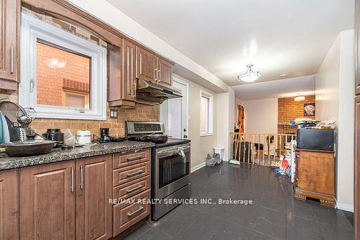 Photo 14 of 120 Leeward Drive, Brampton, Westgate — HOMEH