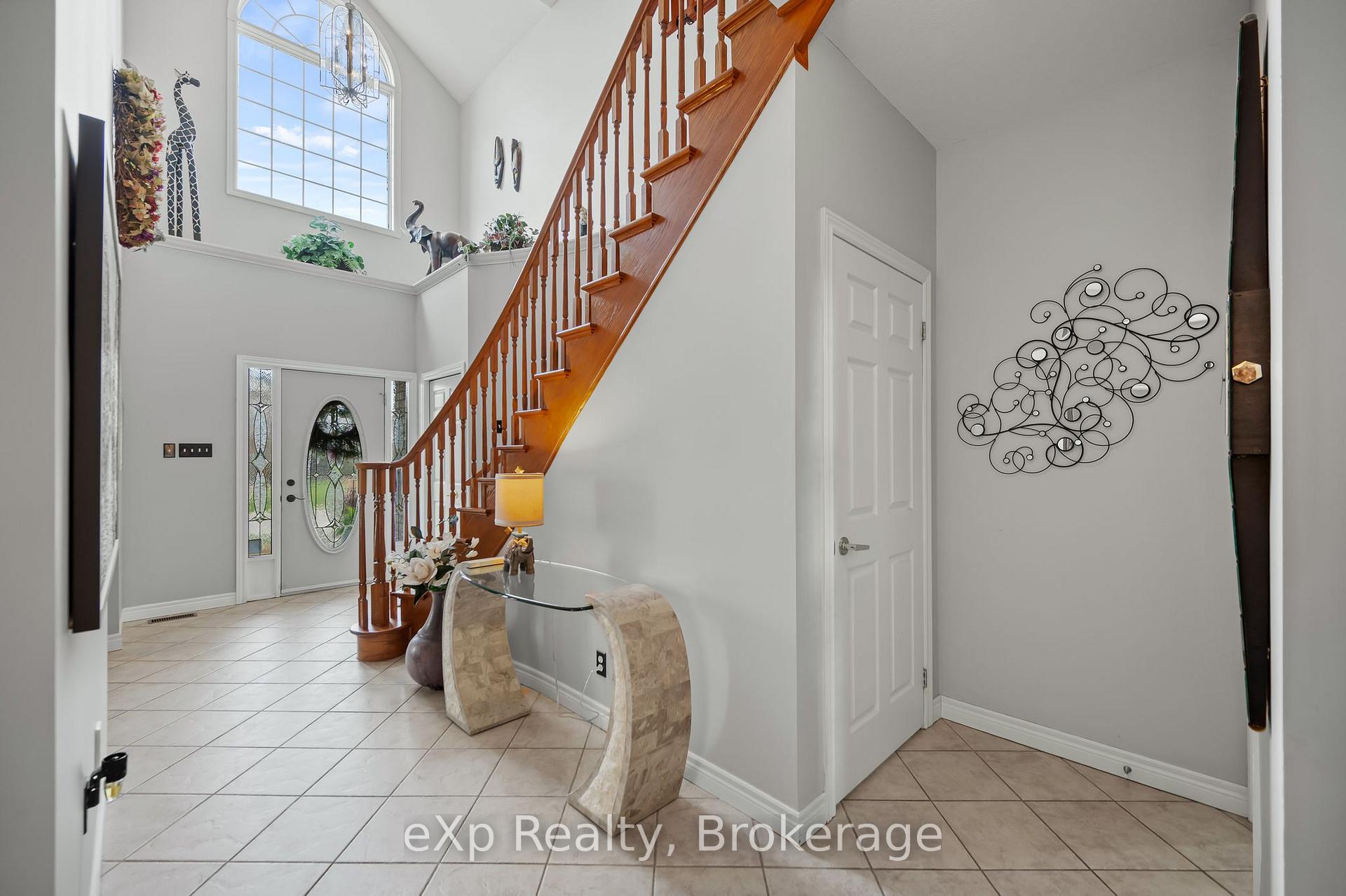 Photo 5 of 45 McGarr Court, Guelph, Pineridge/Westminster Woods — HOMEH