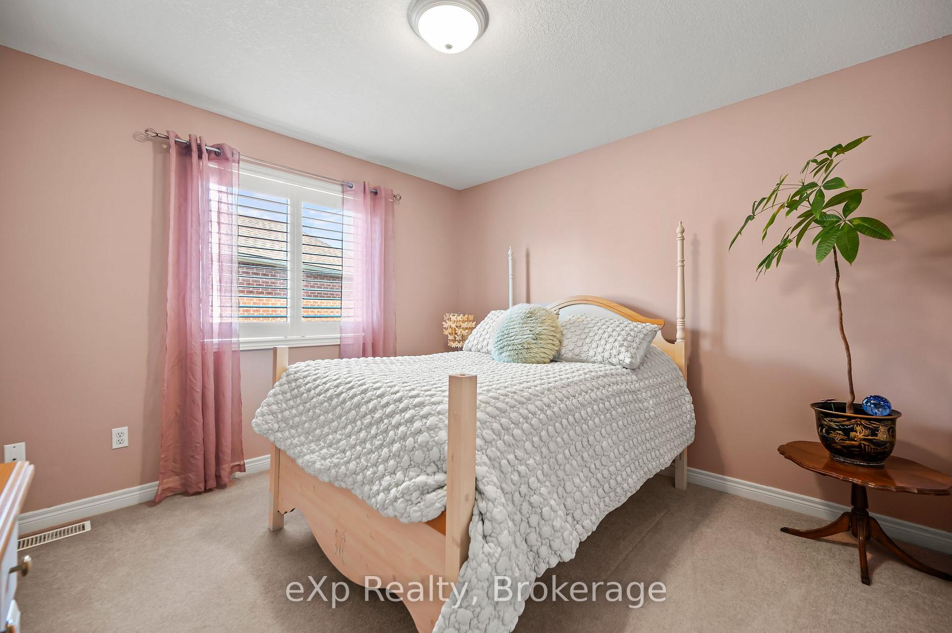 Photo 31 of 45 McGarr Court, Guelph, Pineridge/Westminster Woods — HOMEH