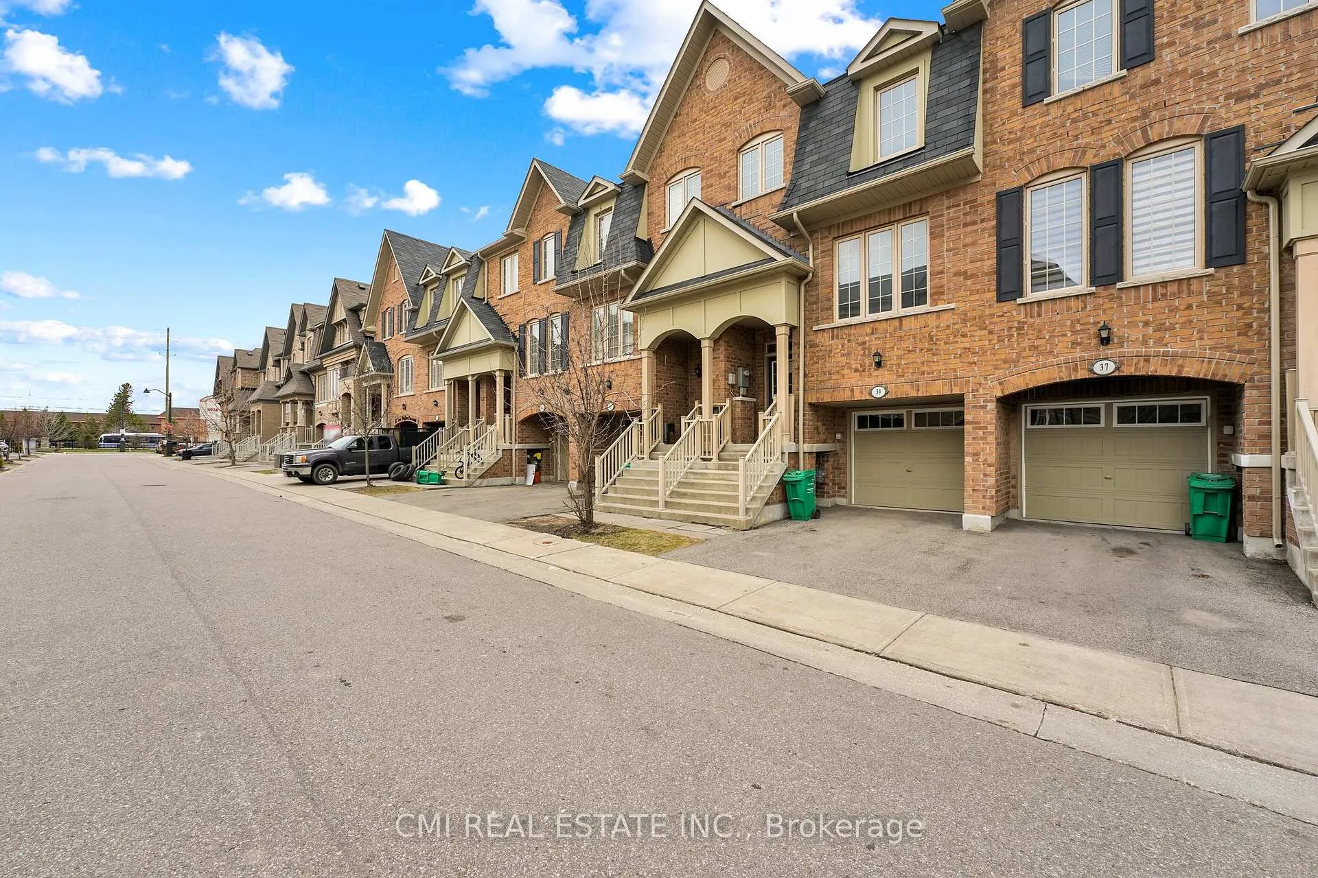 Photo 2 of 39 Sea Drifter Crescent, Brampton, Bram East — HOMEH