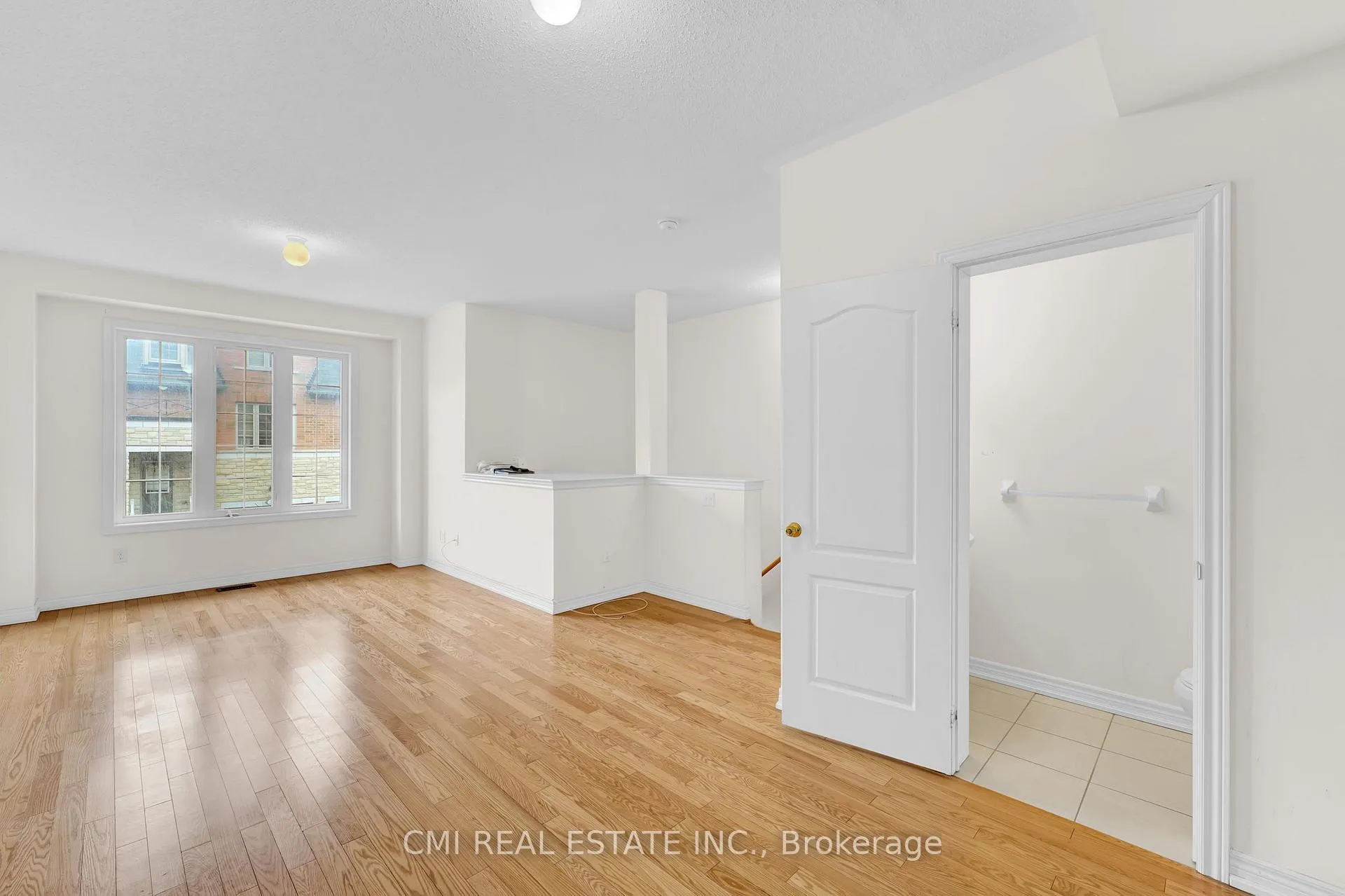 Photo 5 of 39 Sea Drifter Crescent, Brampton, Bram East — HOMEH