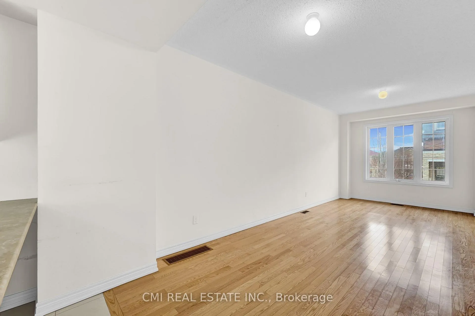 Photo 6 of 39 Sea Drifter Crescent, Brampton, Bram East — HOMEH