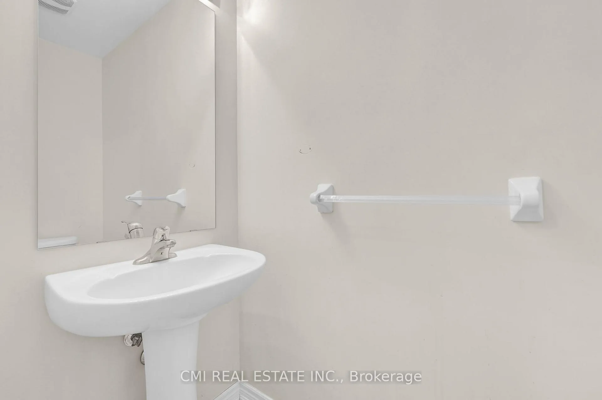 Photo 10 of 39 Sea Drifter Crescent, Brampton, Bram East — HOMEH