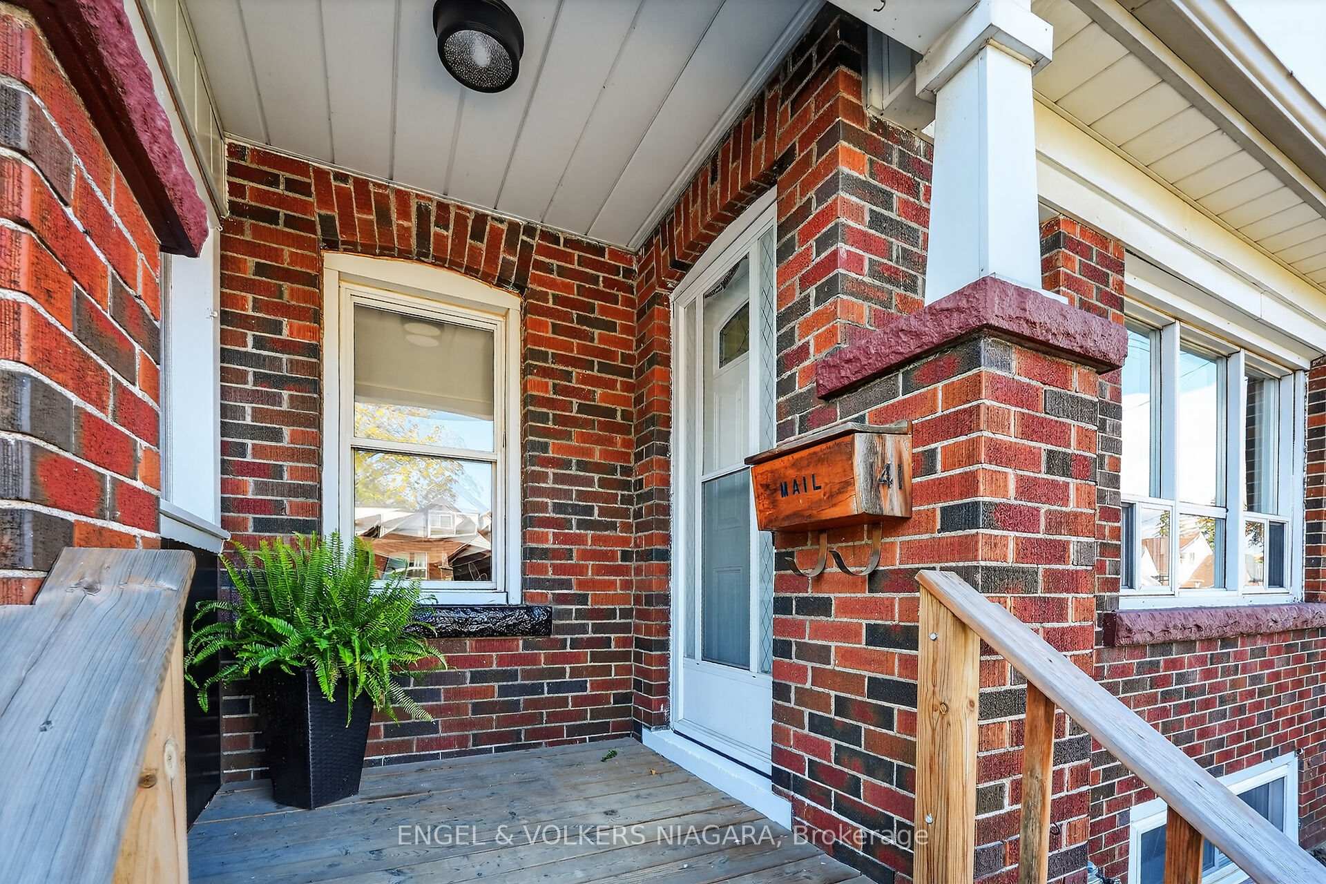Photo 3 of 141 Cope Street, Hamilton, Homeside — HOMEH