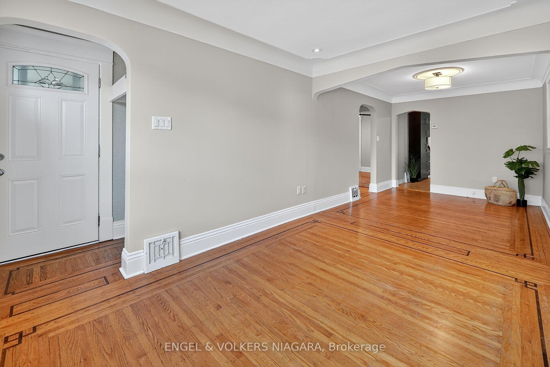 Photo 6 of 141 Cope Street, Hamilton, Homeside — HOMEH