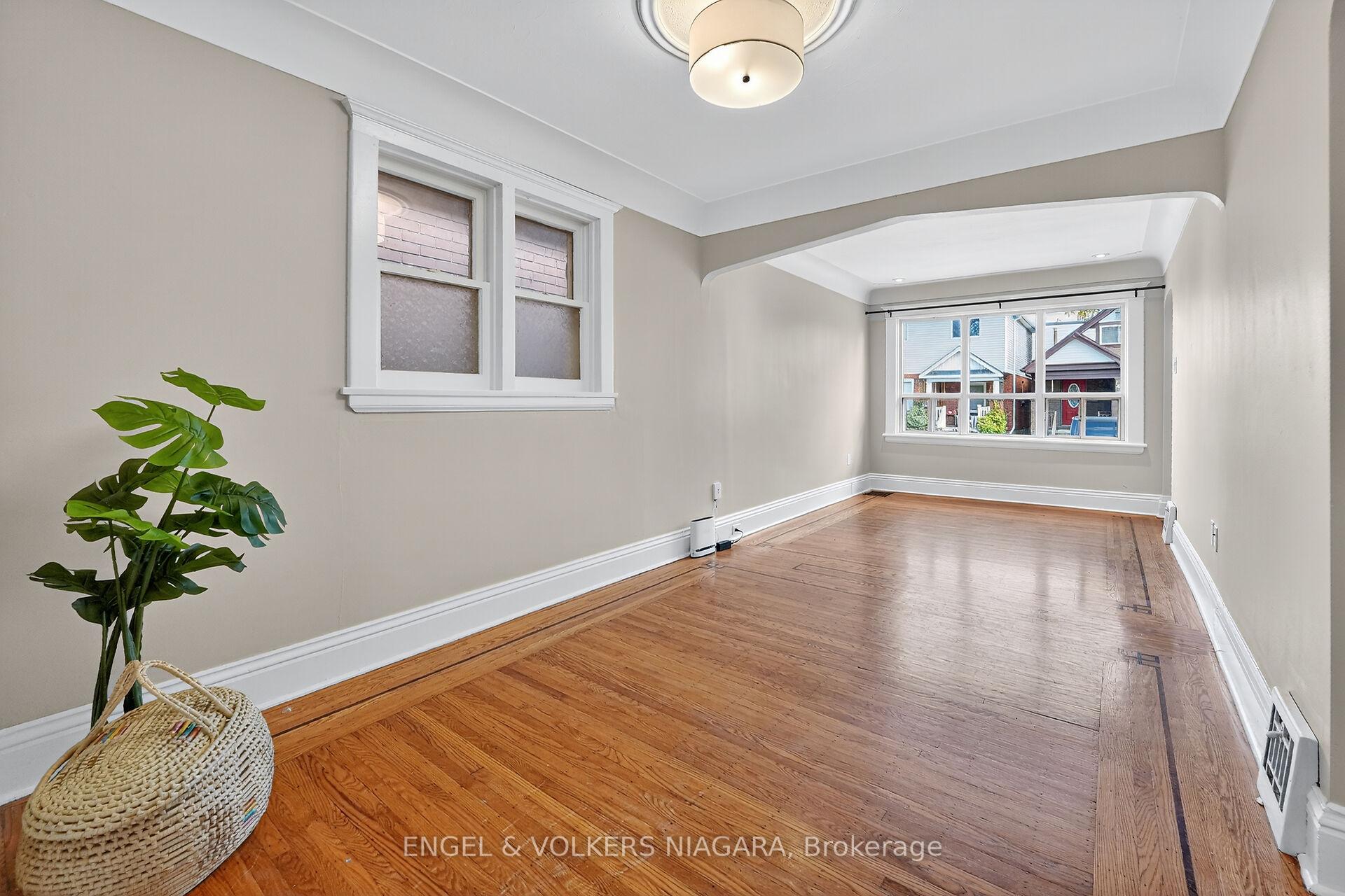 Photo 8 of 141 Cope Street, Hamilton, Homeside — HOMEH