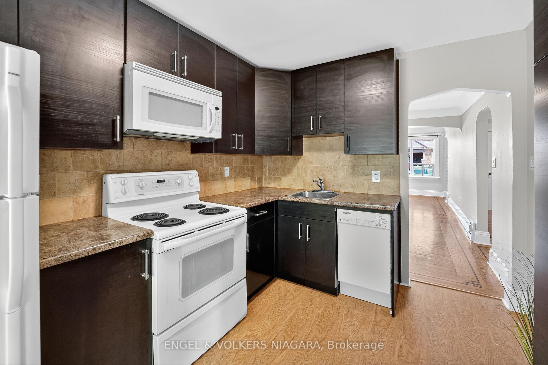 Photo 12 of 141 Cope Street, Hamilton, Homeside — HOMEH