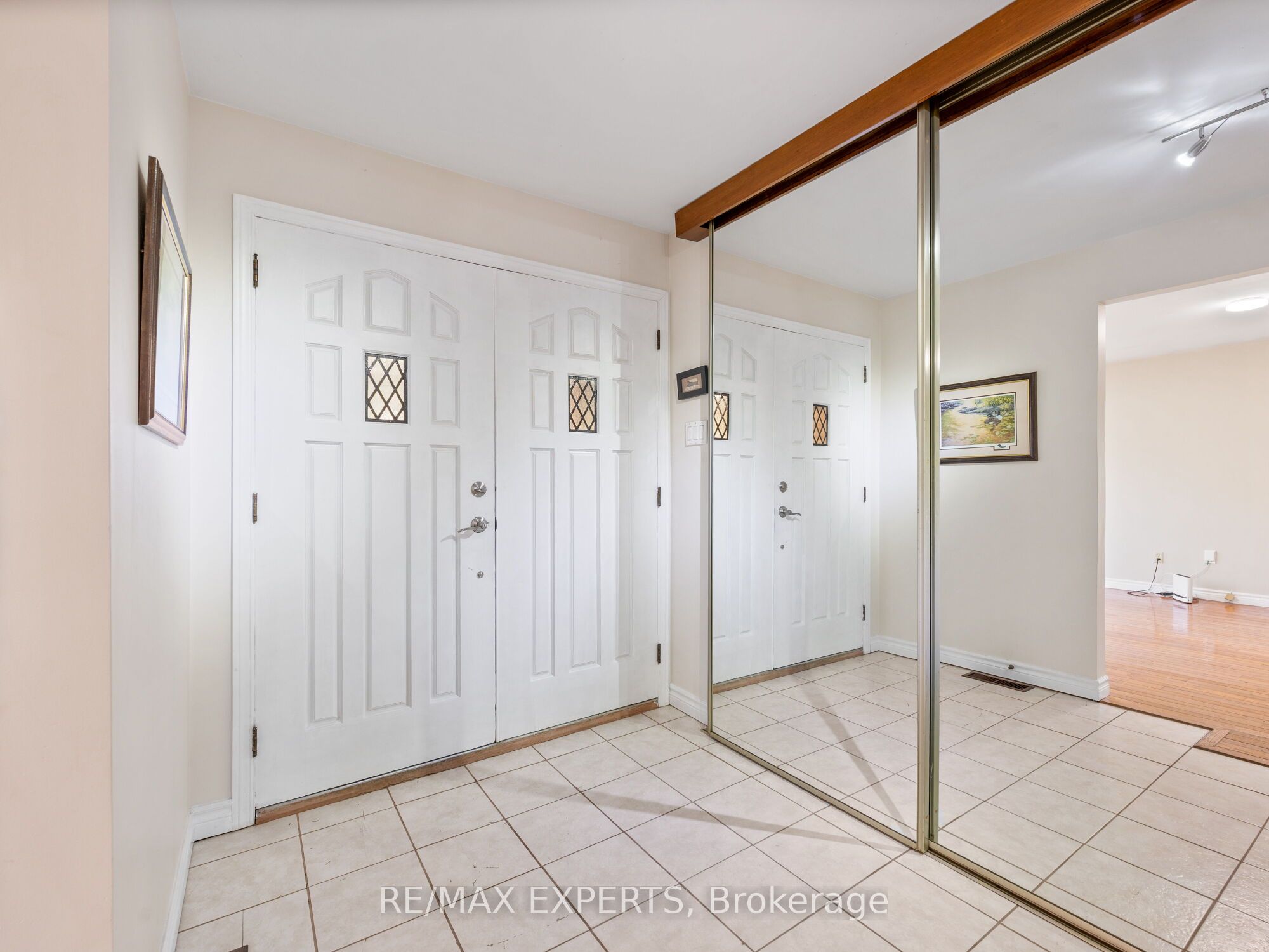 Photo 5 of 215 Ridge Road, Caledon, Bolton West — HOMEH