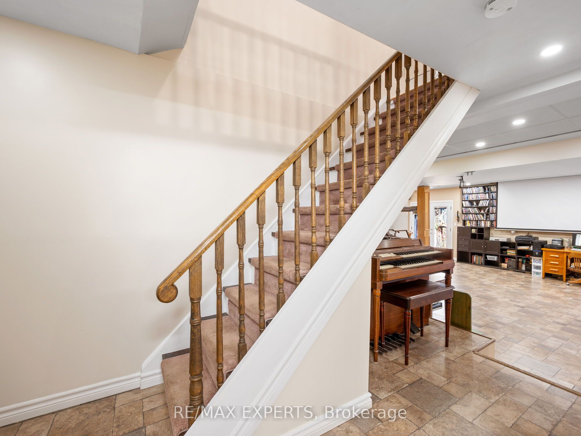 Photo 29 of 215 Ridge Road, Caledon, Bolton West — HOMEH