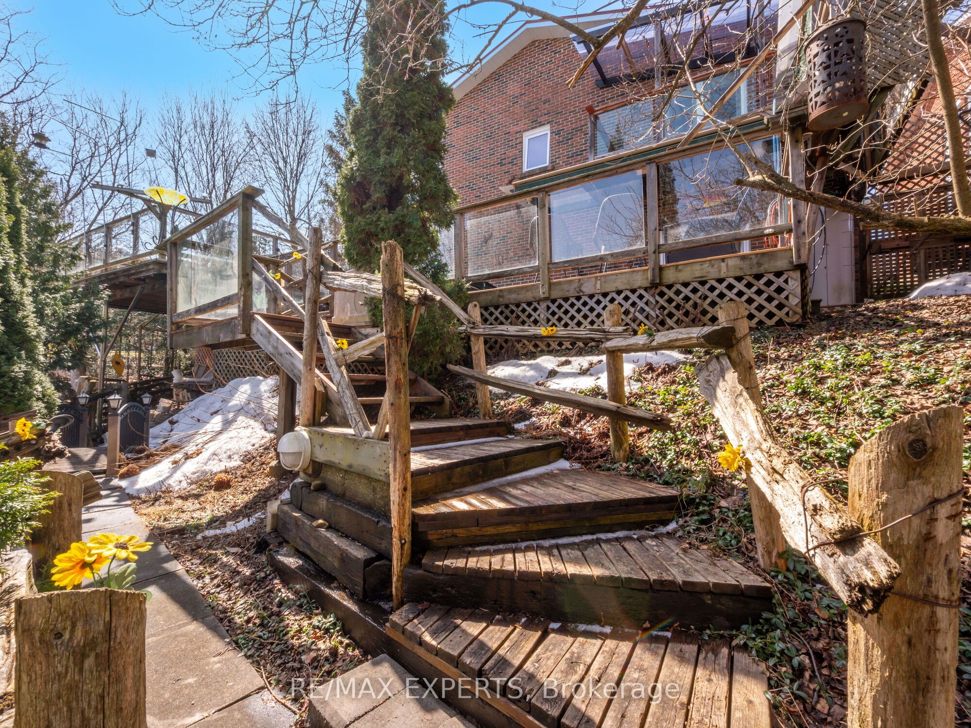 Photo 49 of 215 Ridge Road, Caledon, Bolton West — HOMEH