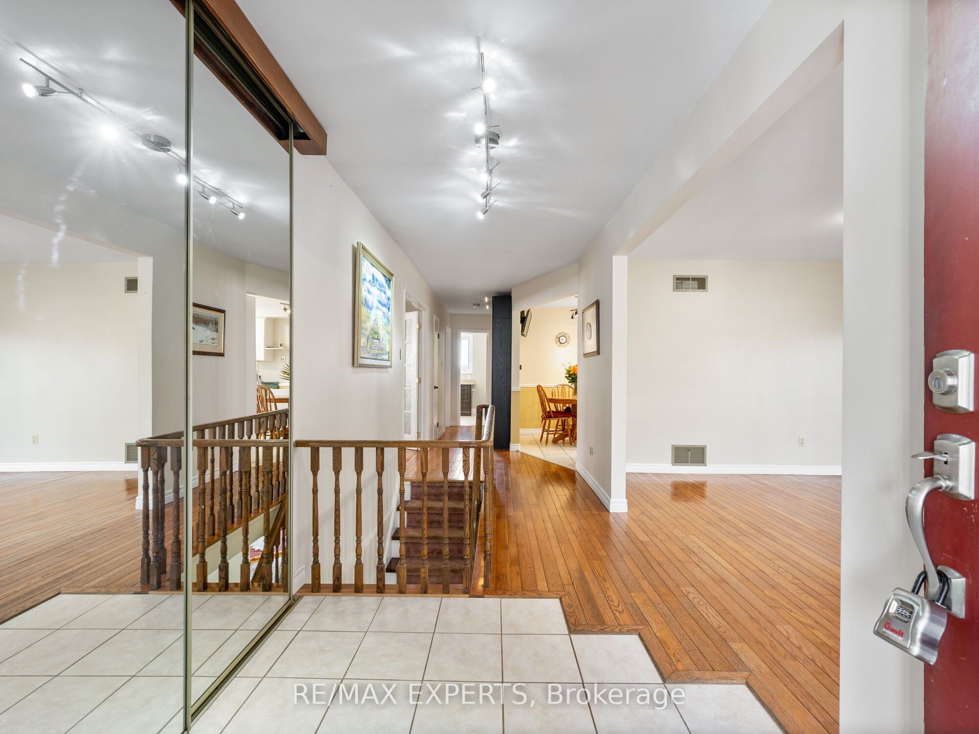 Photo 6 of 215 Ridge Road, Caledon, Bolton West — HOMEH