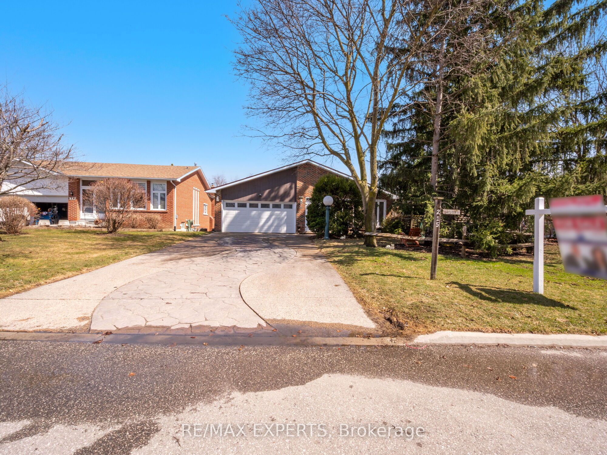 Photo 1 of 215 Ridge Road, Caledon, Bolton West — HOMEH