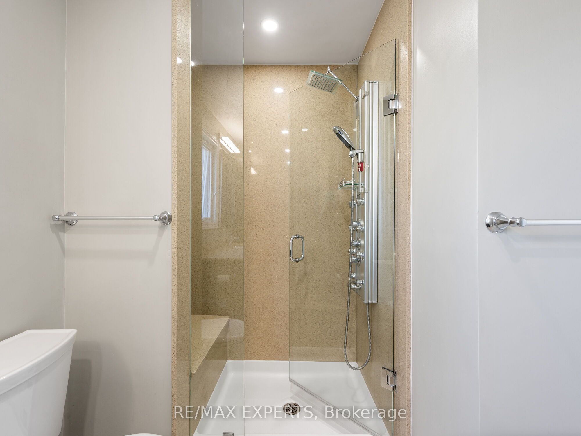 Photo 26 of 215 Ridge Road, Caledon, Bolton West — HOMEH