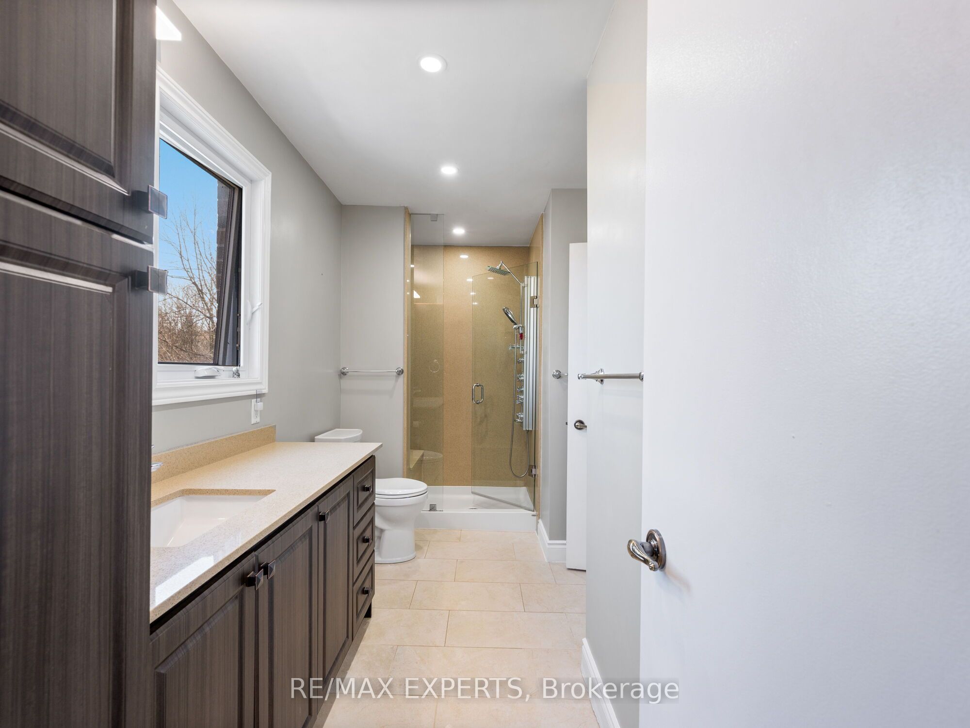 Photo 24 of 215 Ridge Road, Caledon, Bolton West — HOMEH