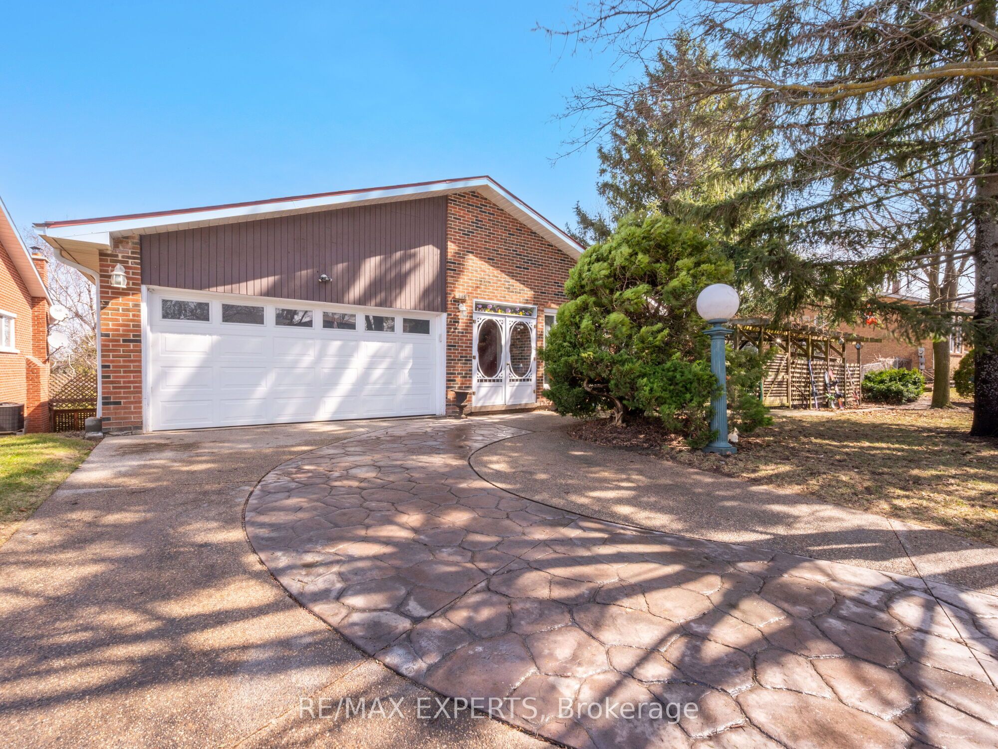 Photo 3 of 215 Ridge Road, Caledon, Bolton West — HOMEH