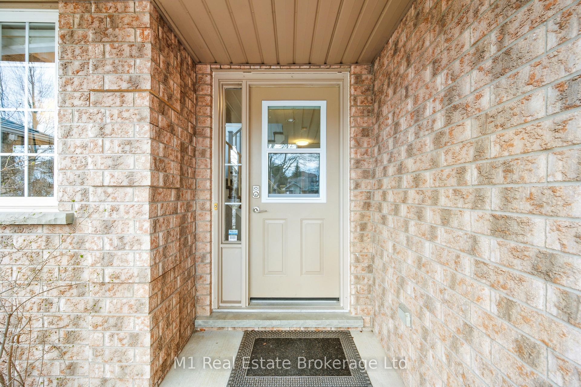 Photo 6 of 80 Doyle Drive, Guelph, Clairfields/Hanlon Business Park — HOMEH