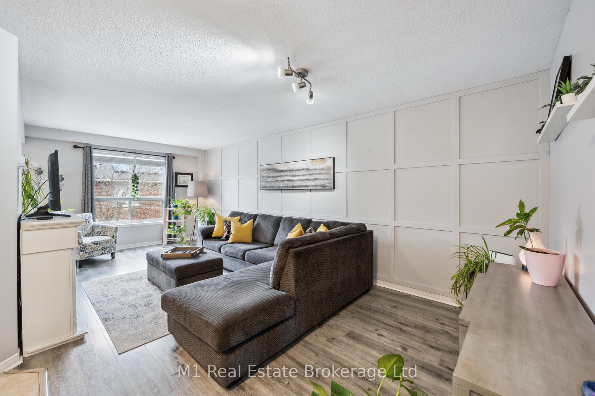 Photo 10 of 80 Doyle Drive, Guelph, Clairfields/Hanlon Business Park — HOMEH