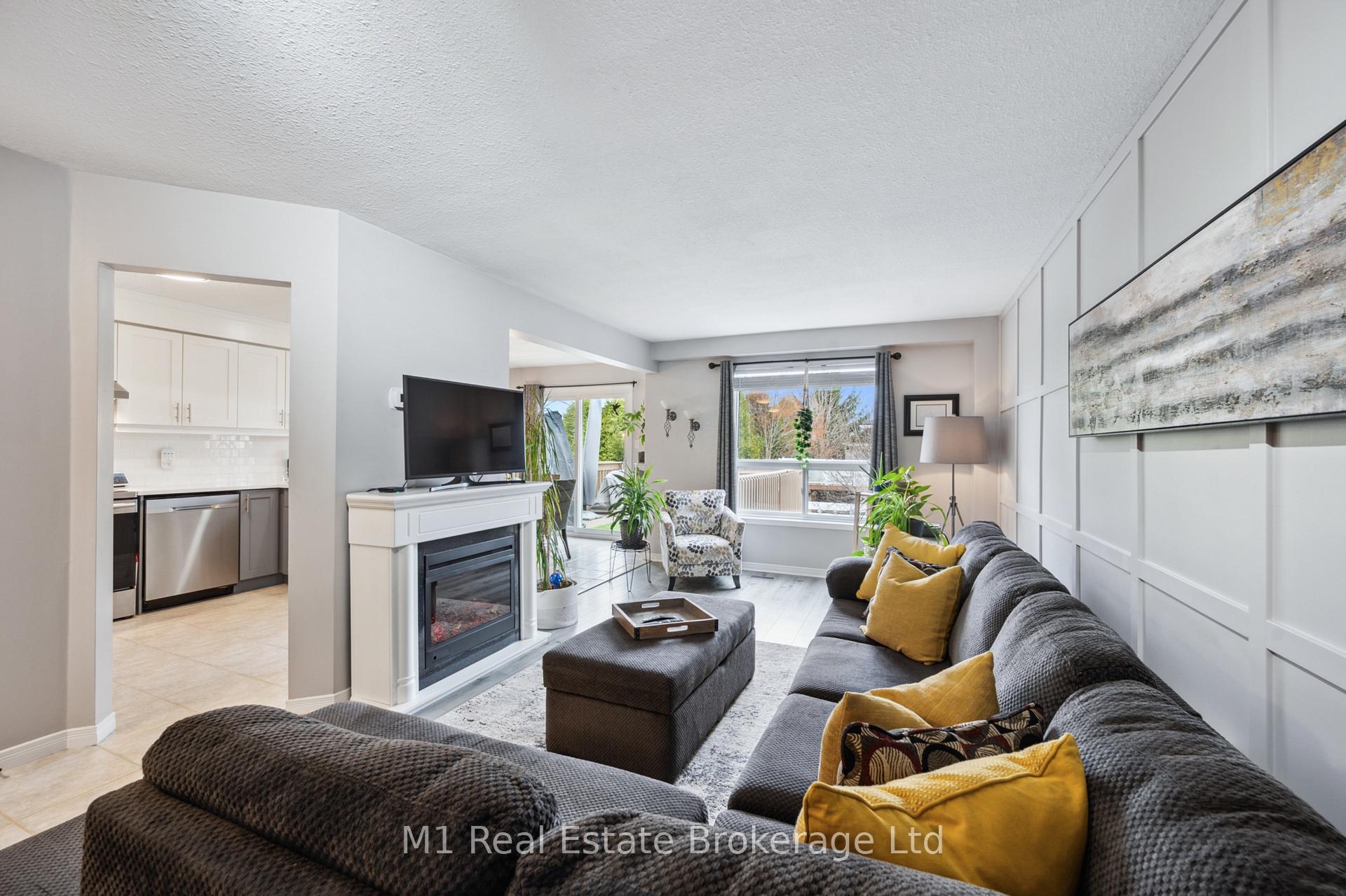 Photo 11 of 80 Doyle Drive, Guelph, Clairfields/Hanlon Business Park — HOMEH