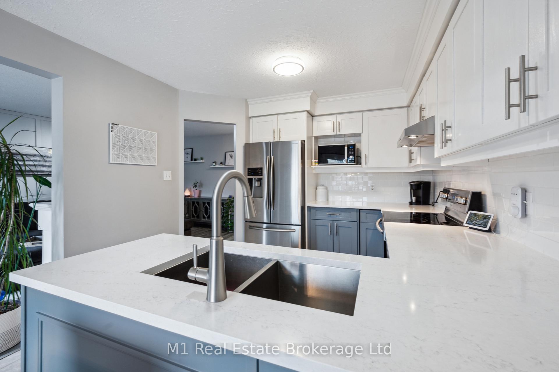 Photo 18 of 80 Doyle Drive, Guelph, Clairfields/Hanlon Business Park — HOMEH