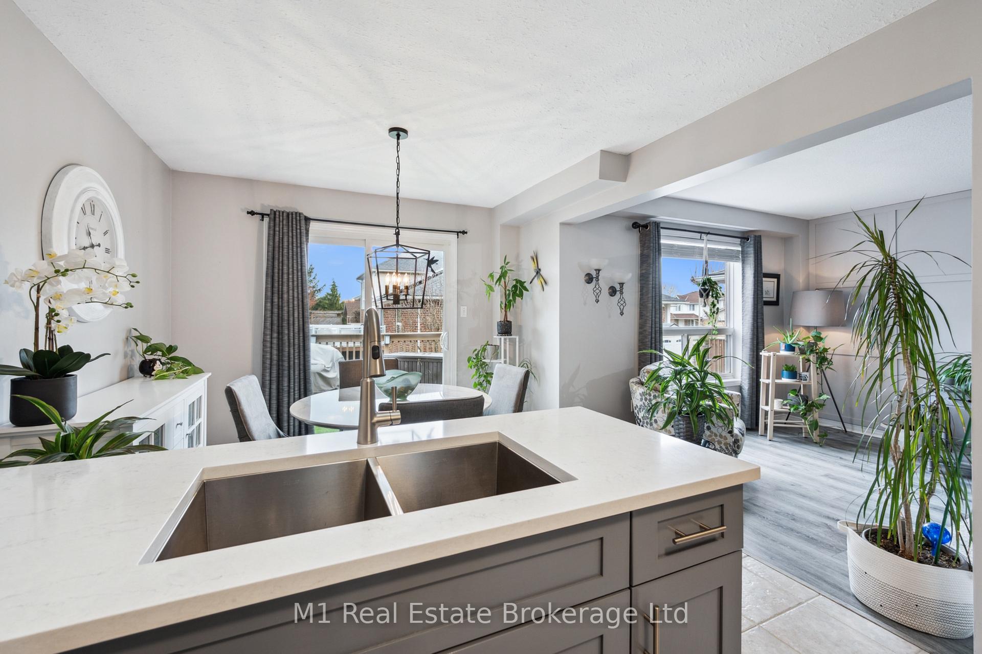 Photo 21 of 80 Doyle Drive, Guelph, Clairfields/Hanlon Business Park — HOMEH