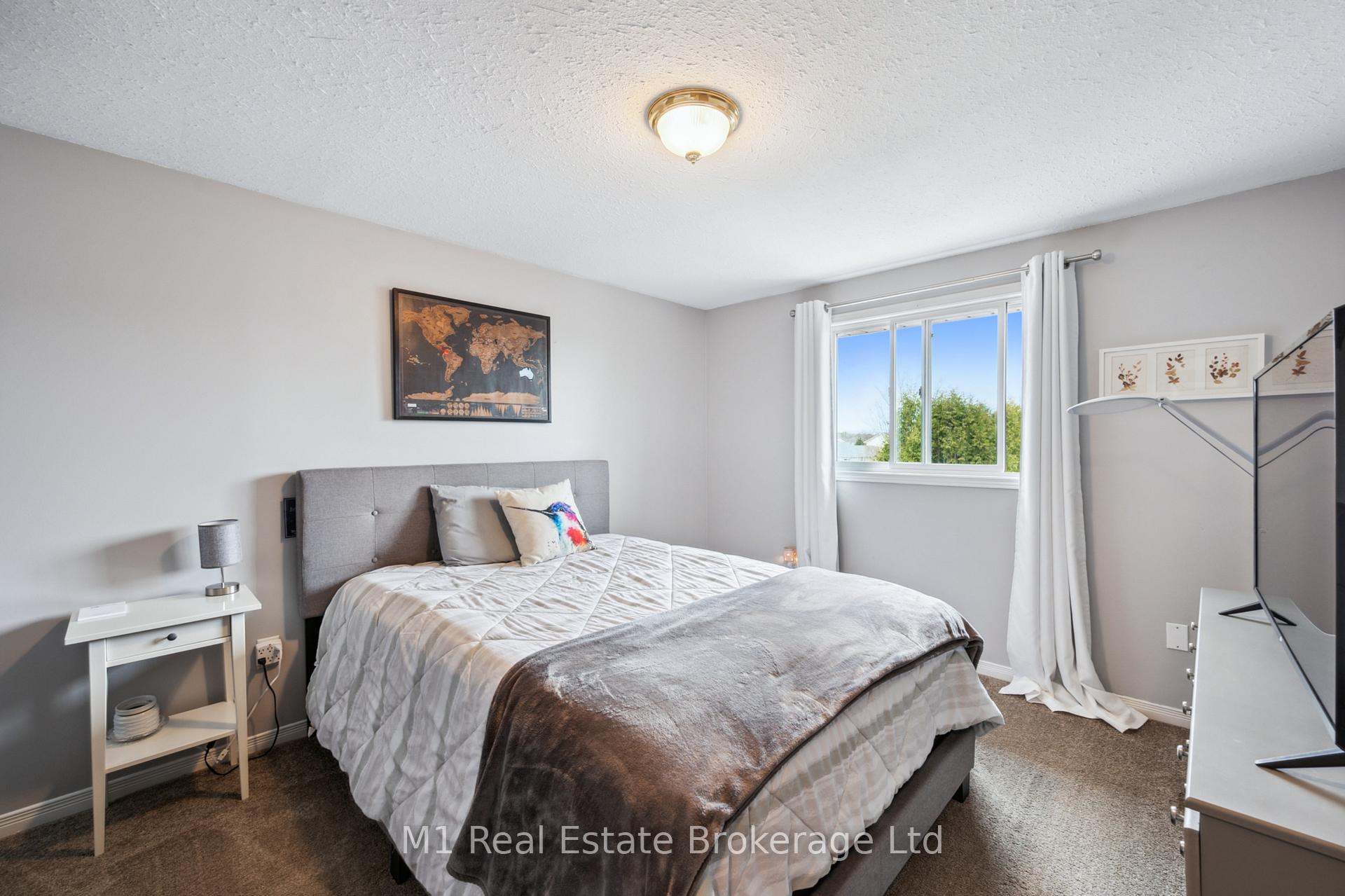 Photo 24 of 80 Doyle Drive, Guelph, Clairfields/Hanlon Business Park — HOMEH