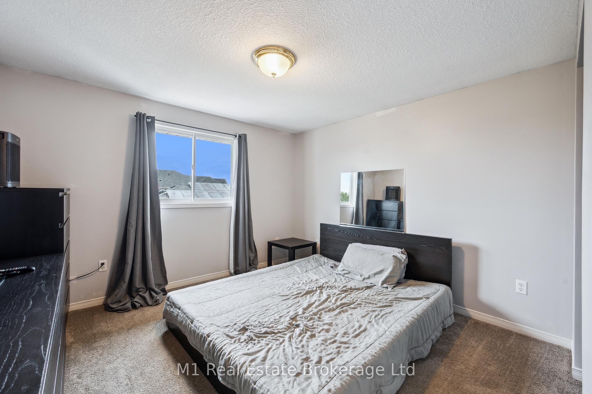 Photo 25 of 80 Doyle Drive, Guelph, Clairfields/Hanlon Business Park — HOMEH