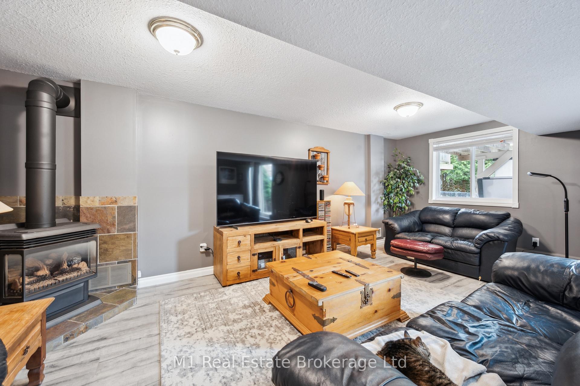 Photo 30 of 80 Doyle Drive, Guelph, Clairfields/Hanlon Business Park — HOMEH
