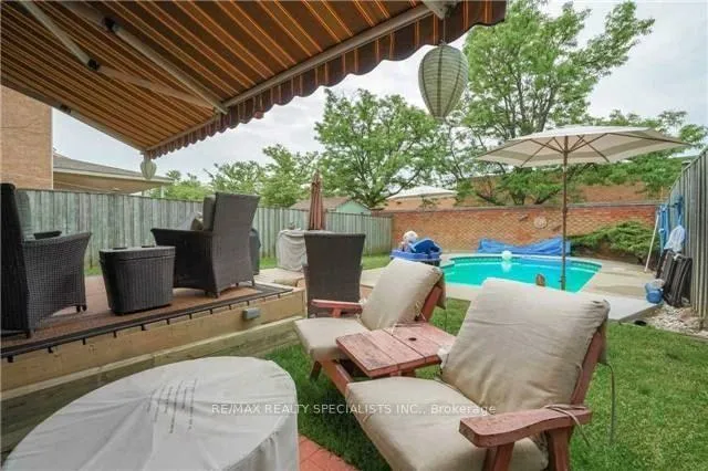 Photo 11 of 30 Adam Street W, Brampton, Heart Lake West — HOMEH