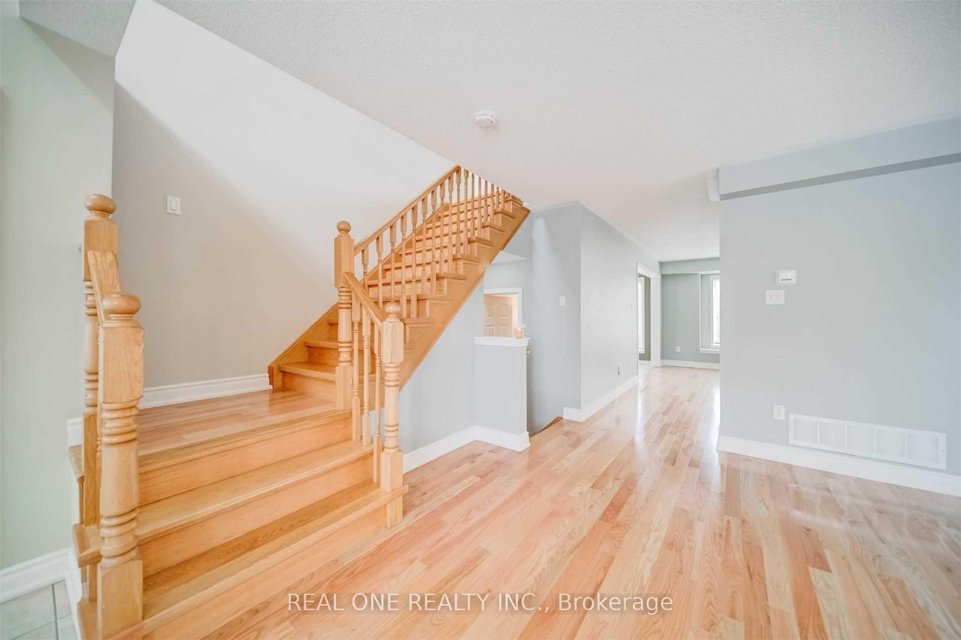Photo 3 of 1364 Goldhawk Trail, Oakville, West Oak Trails — HOMEH