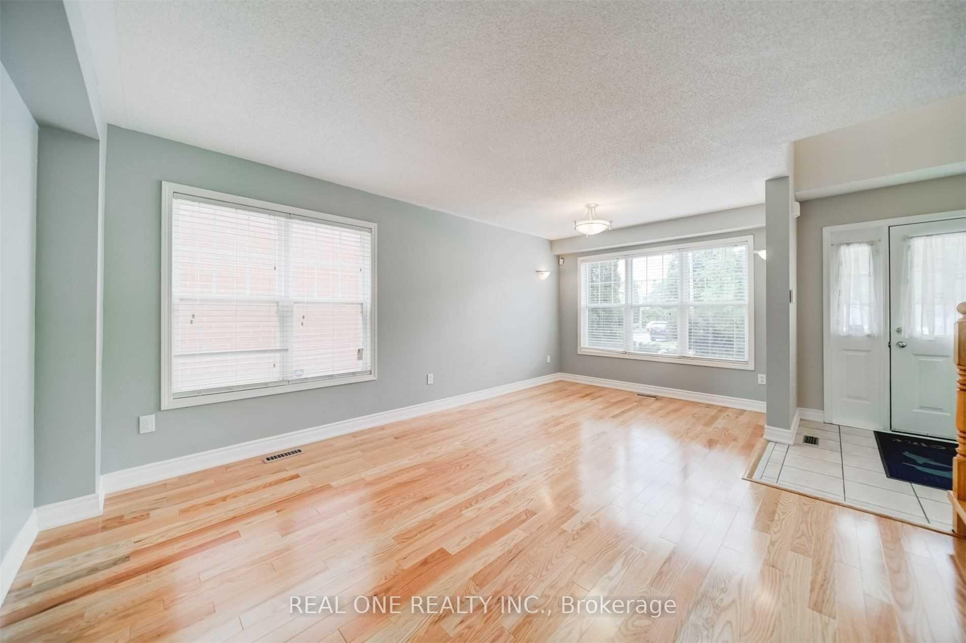 Photo 5 of 1364 Goldhawk Trail, Oakville, West Oak Trails — HOMEH