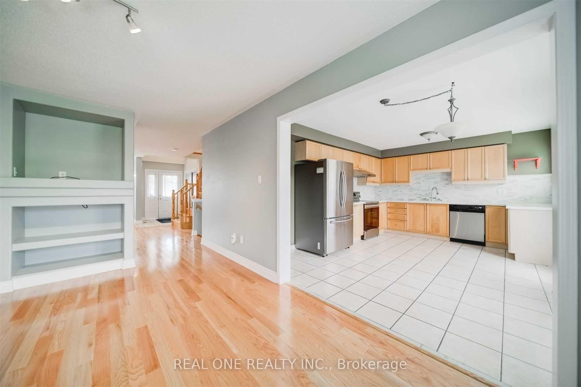 Photo 9 of 1364 Goldhawk Trail, Oakville, West Oak Trails — HOMEH