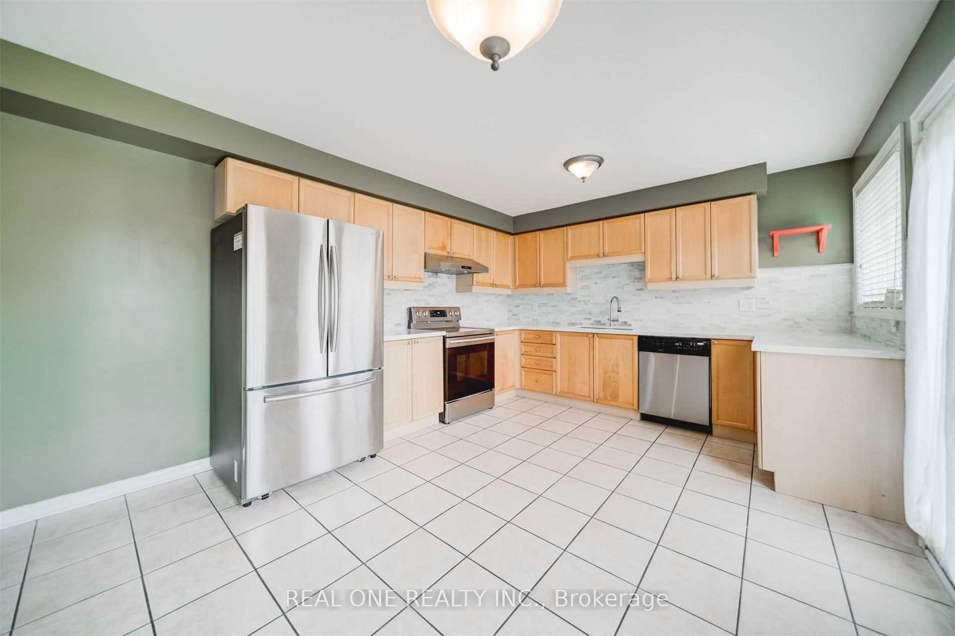 Photo 12 of 1364 Goldhawk Trail, Oakville, West Oak Trails — HOMEH