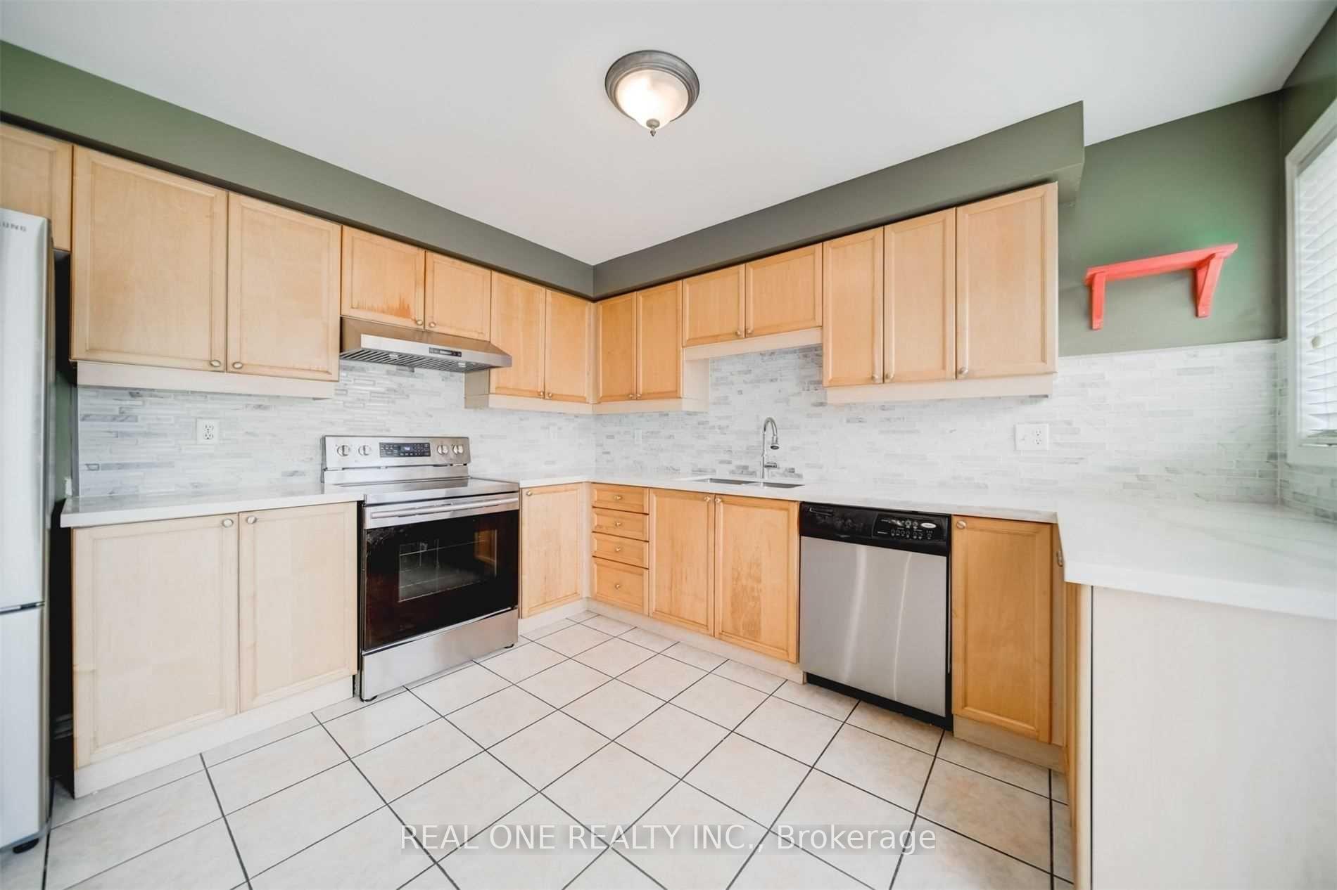 Photo 13 of 1364 Goldhawk Trail, Oakville, West Oak Trails — HOMEH