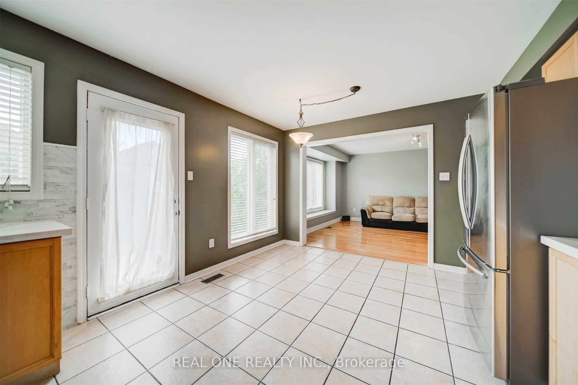 Photo 14 of 1364 Goldhawk Trail, Oakville, West Oak Trails — HOMEH