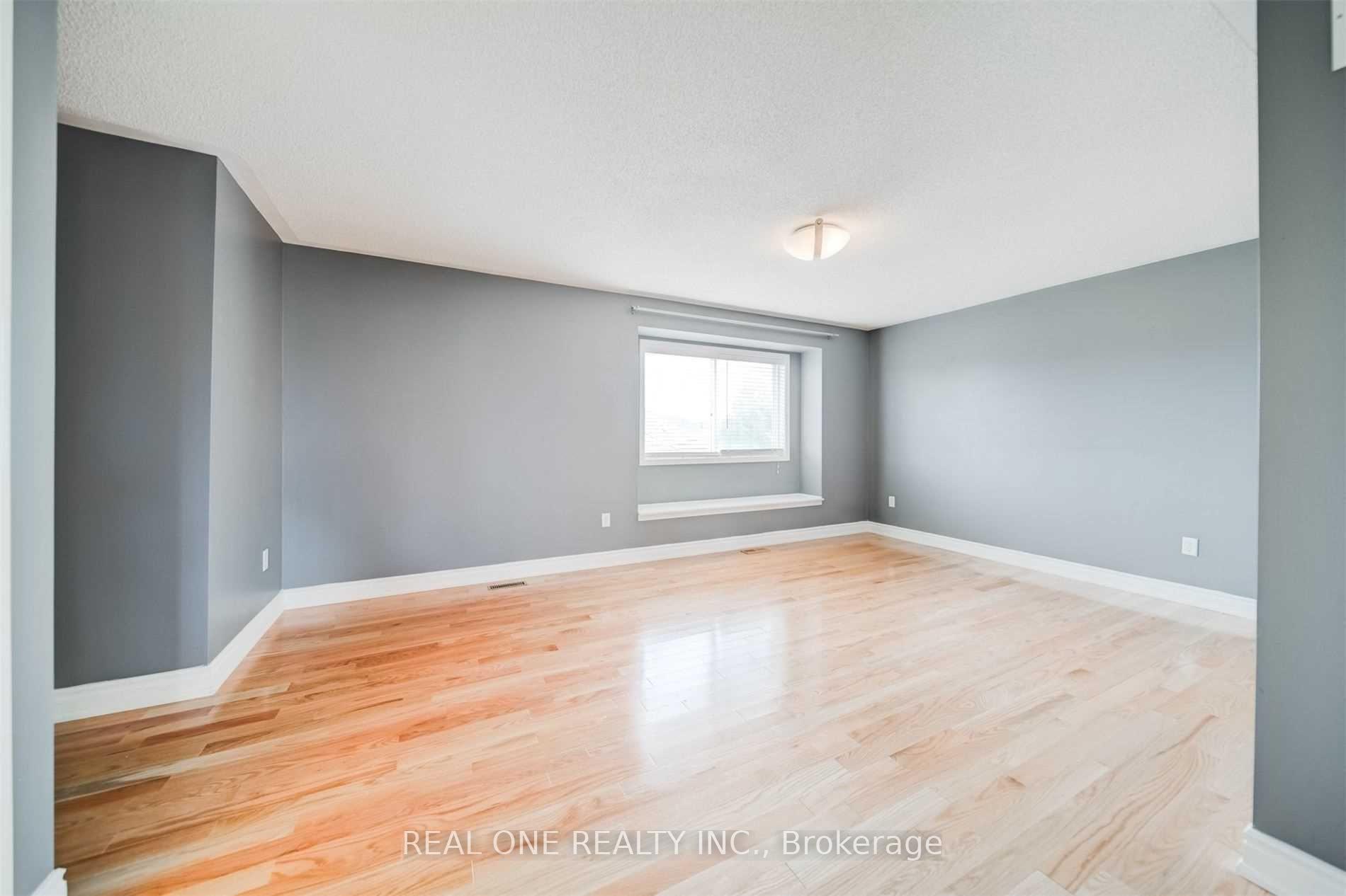 Photo 15 of 1364 Goldhawk Trail, Oakville, West Oak Trails — HOMEH