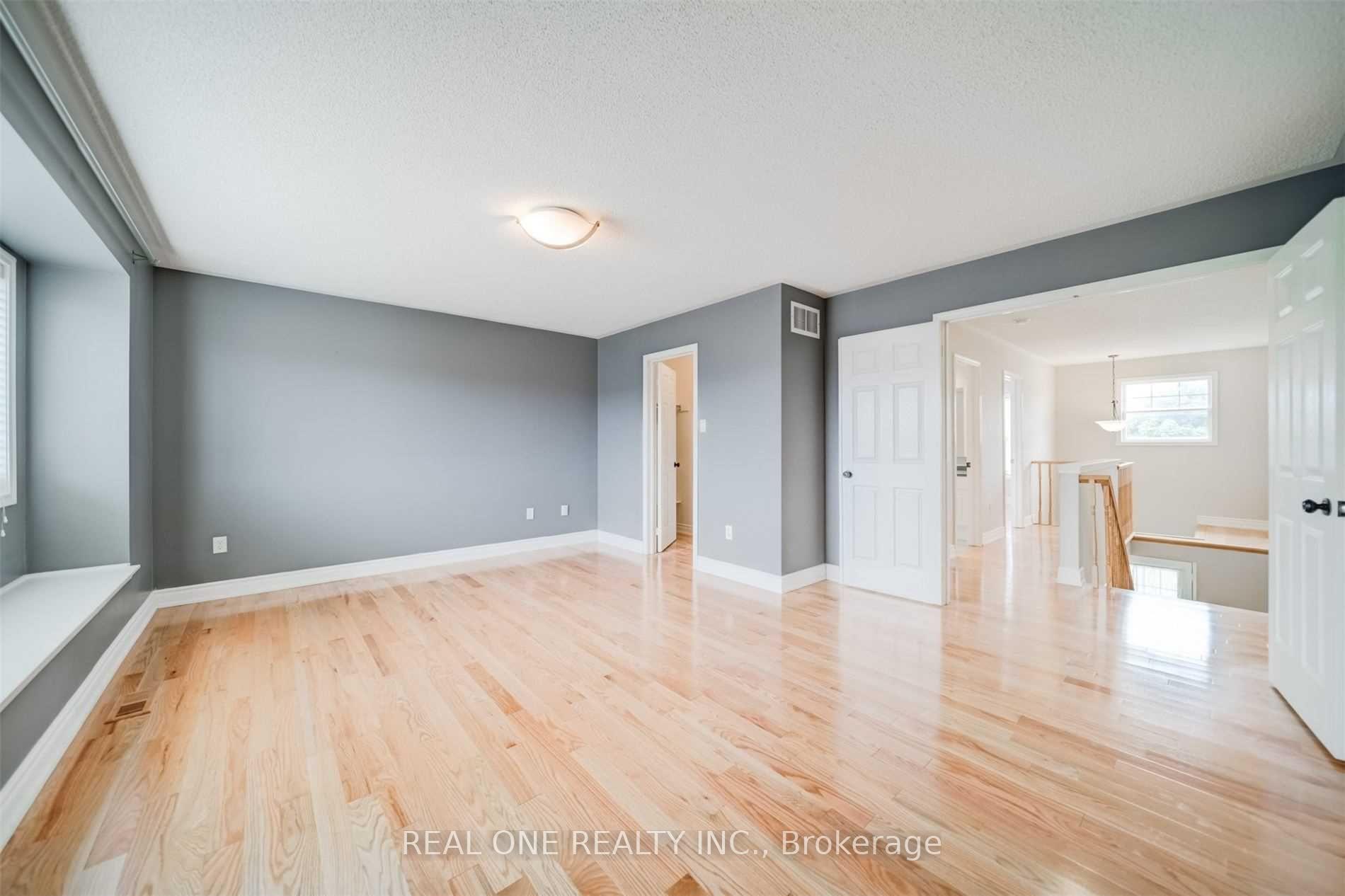 Photo 16 of 1364 Goldhawk Trail, Oakville, West Oak Trails — HOMEH