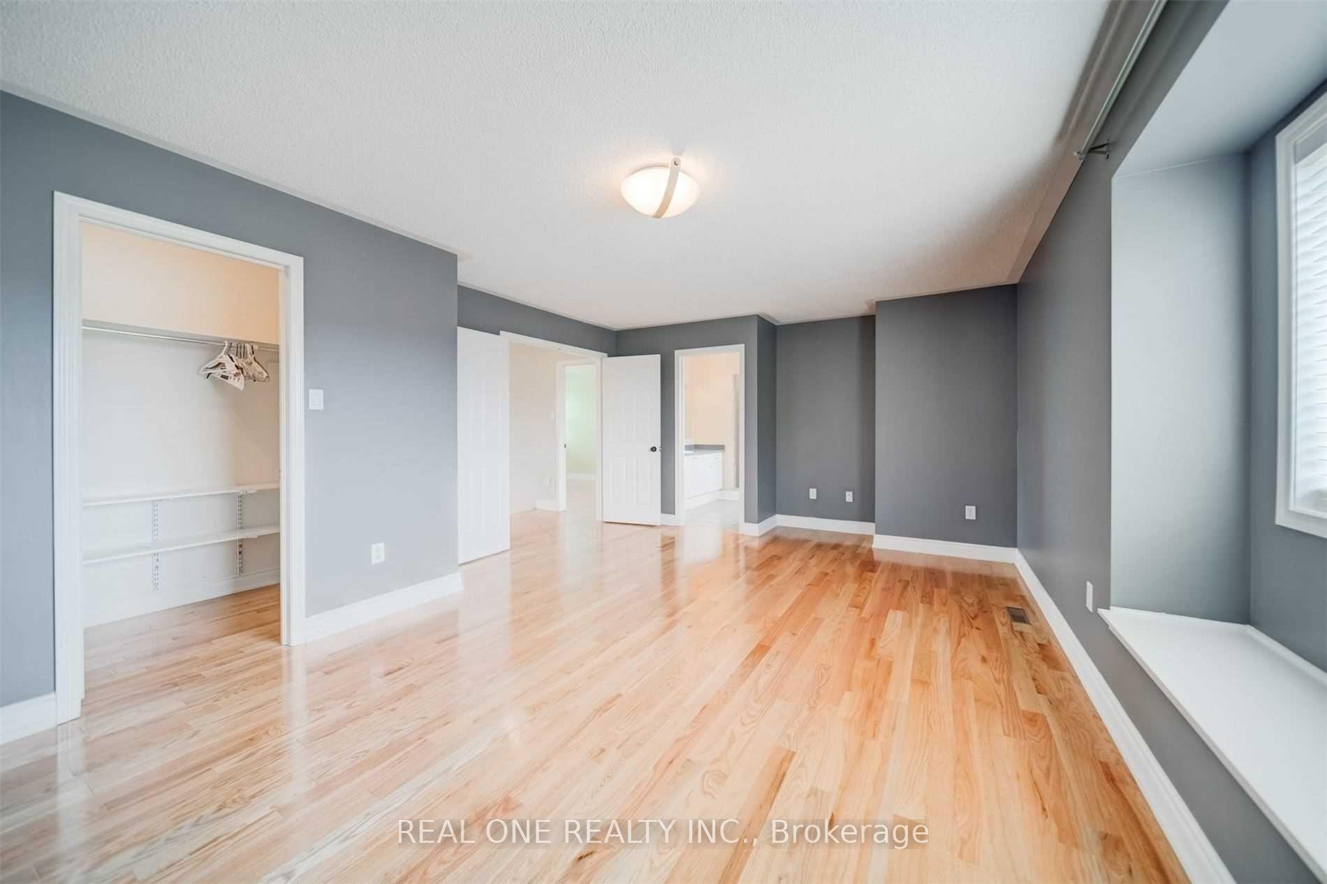 Photo 17 of 1364 Goldhawk Trail, Oakville, West Oak Trails — HOMEH