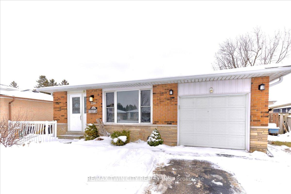 Photo 2 of 754 Kummer Crescent, Cambridge — HOMEH