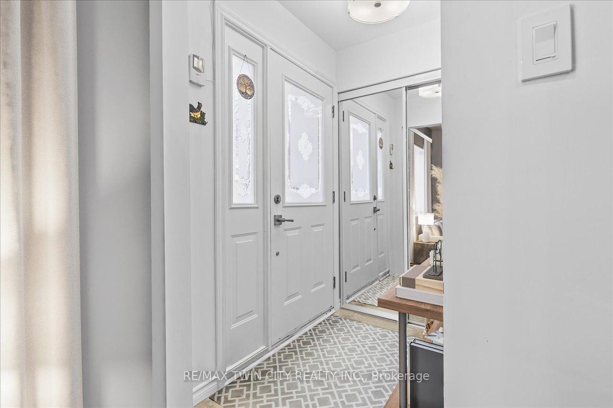 Photo 4 of 754 Kummer Crescent, Cambridge — HOMEH