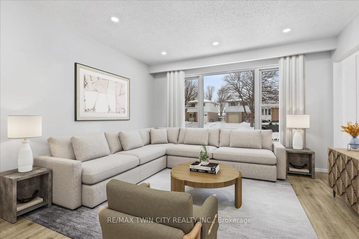 Photo 5 of 754 Kummer Crescent, Cambridge — HOMEH
