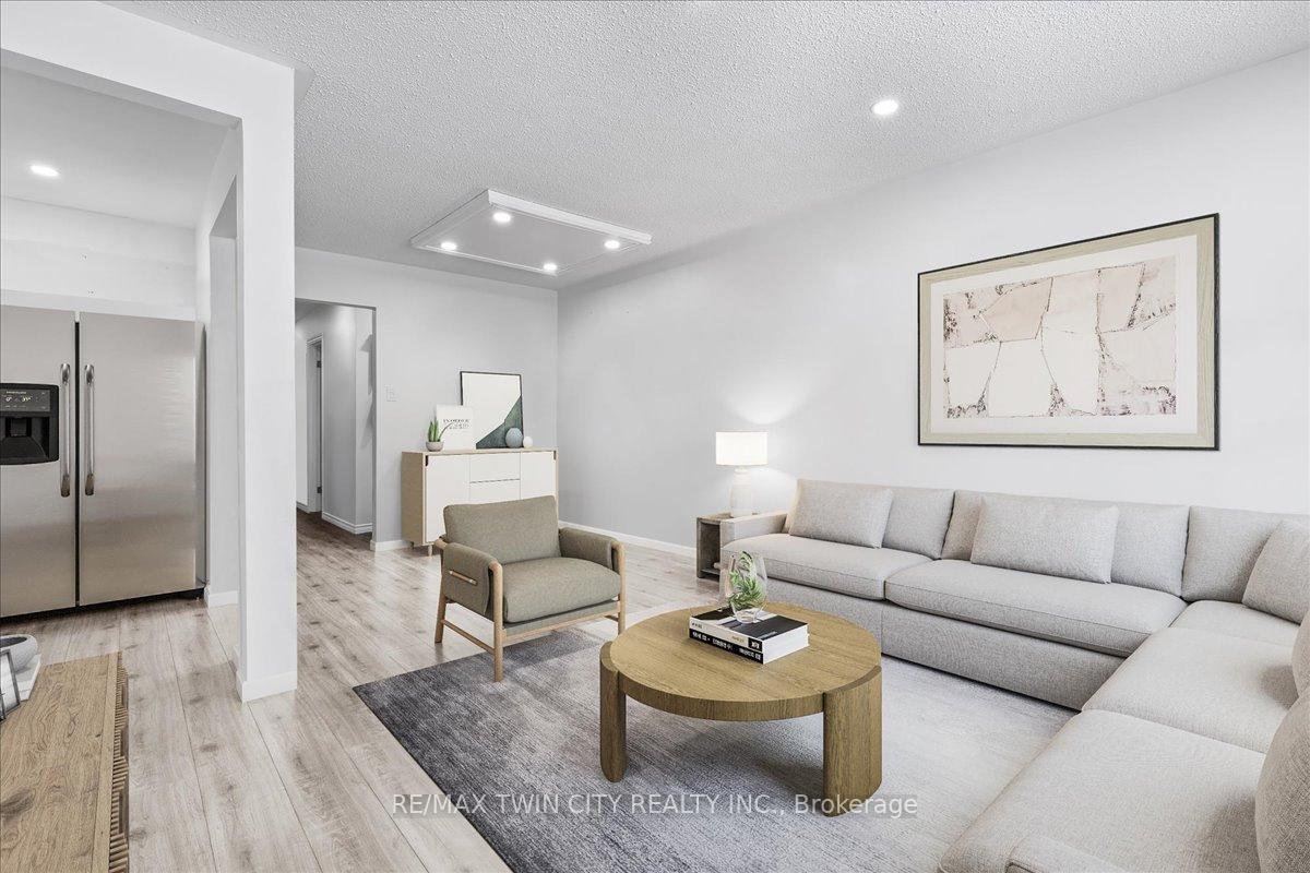 Photo 6 of 754 Kummer Crescent, Cambridge — HOMEH