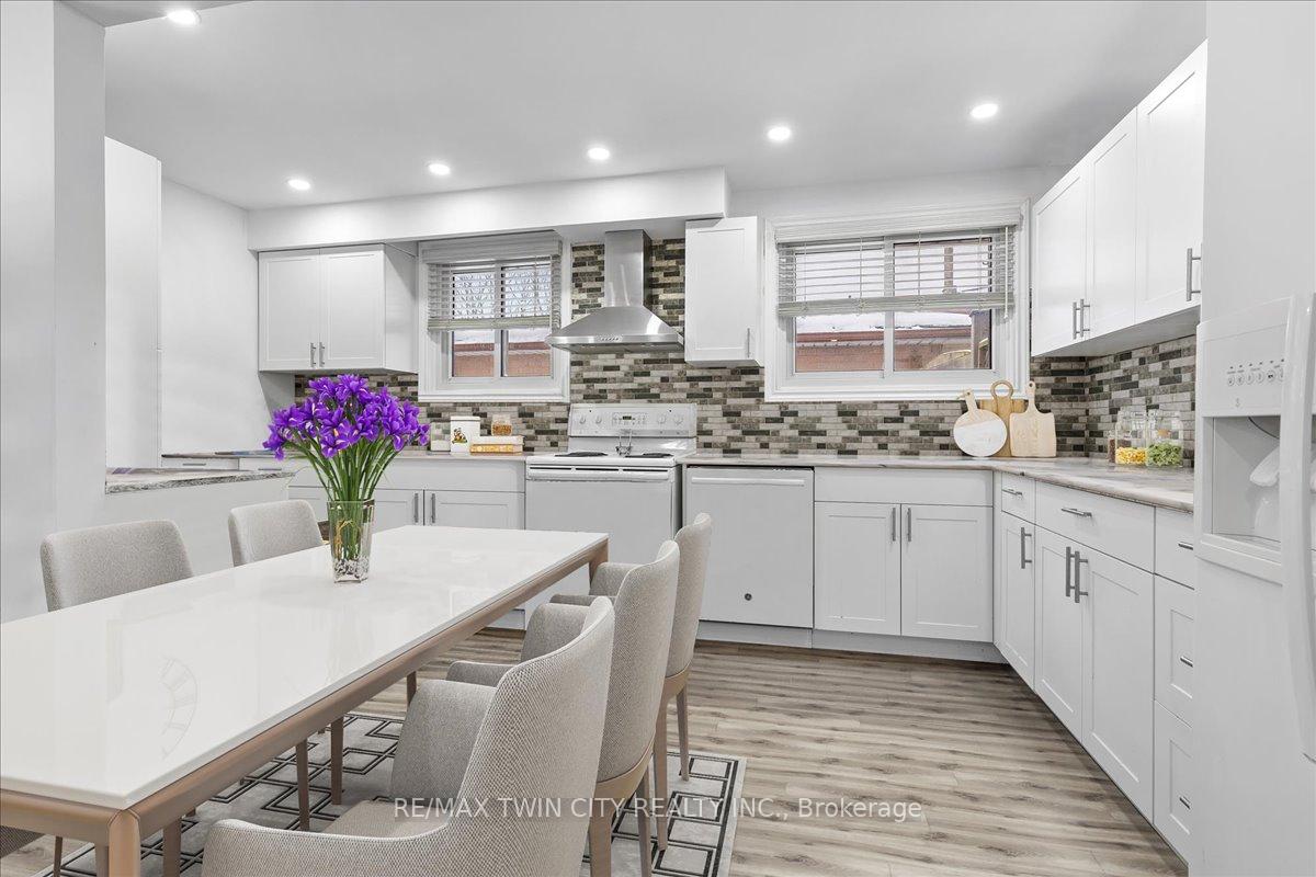 Photo 7 of 754 Kummer Crescent, Cambridge — HOMEH
