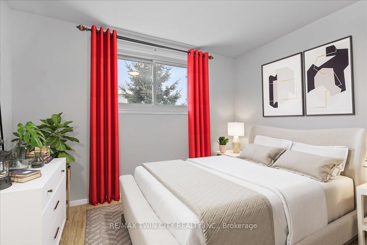 Photo 9 of 754 Kummer Crescent, Cambridge — HOMEH