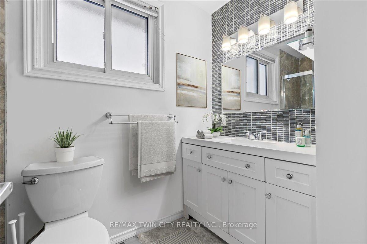 Photo 11 of 754 Kummer Crescent, Cambridge — HOMEH