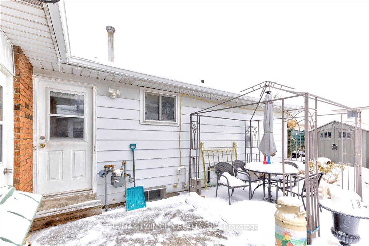 Photo 13 of 754 Kummer Crescent, Cambridge — HOMEH