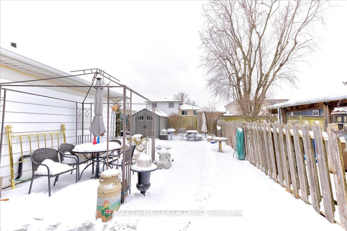 Photo 14 of 754 Kummer Crescent, Cambridge — HOMEH