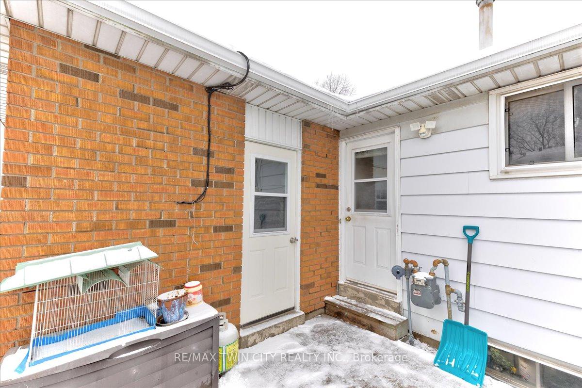 Photo 15 of 754 Kummer Crescent, Cambridge — HOMEH