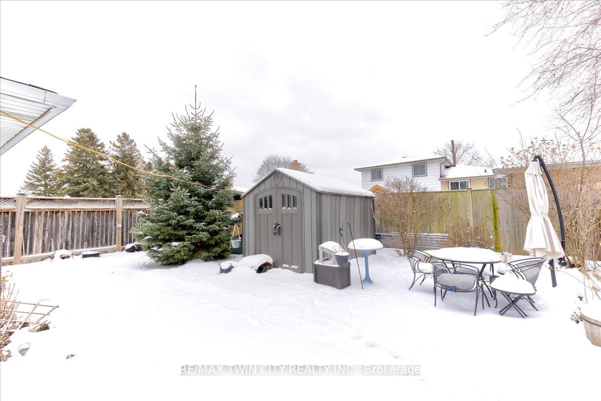 Photo 16 of 754 Kummer Crescent, Cambridge — HOMEH