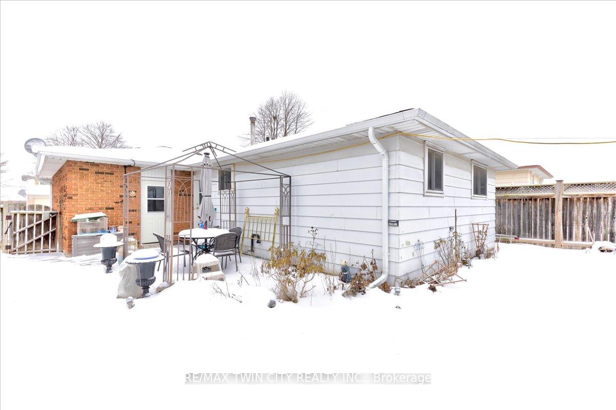 Photo 17 of 754 Kummer Crescent, Cambridge — HOMEH